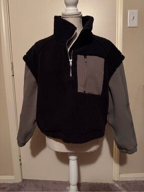 Lululemon NWT Black Sherpa Half-Zip Pullover with Gray Chest Pocket S